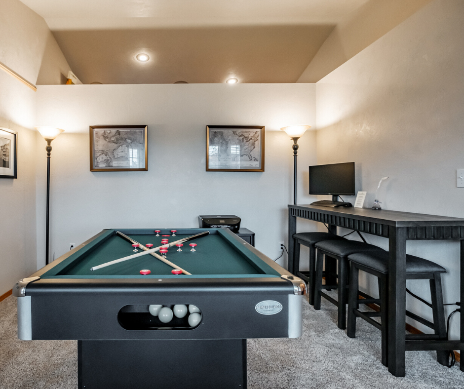 Game room Short Stay Extended Stay Vacation Rental