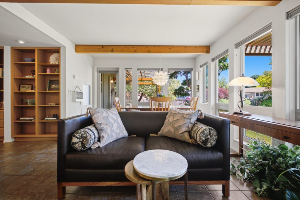 Canterbury Retreat: Furnished 2-Bedroom Home Near Samaritan Medical Center, Corvallis