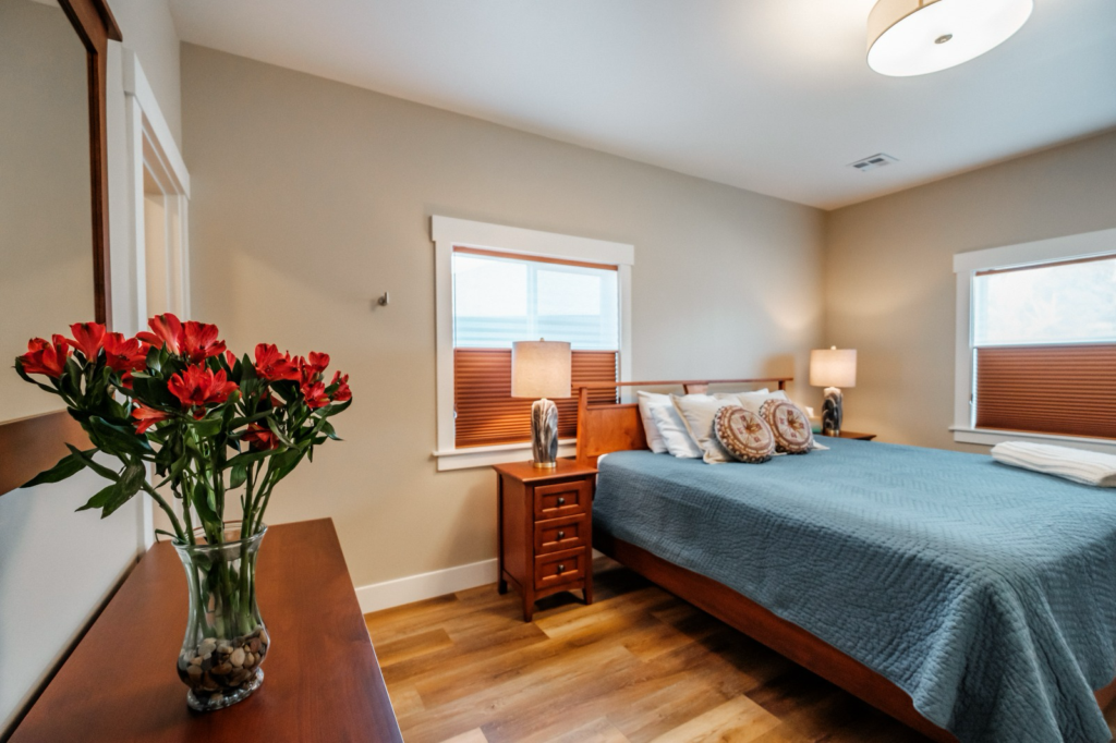 Corvallis Modern Oasis — Breakfast Included
